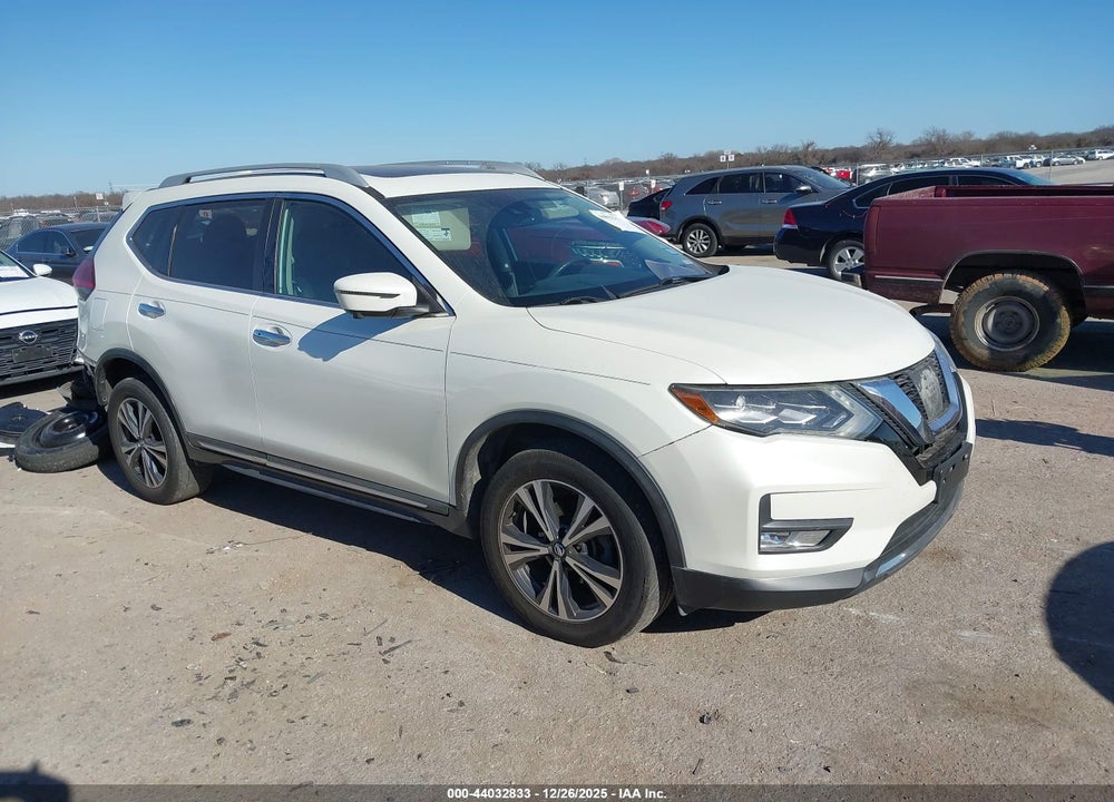 2017 NISSAN ROGUE SL VIN: 5N1AT2MV7HC841851