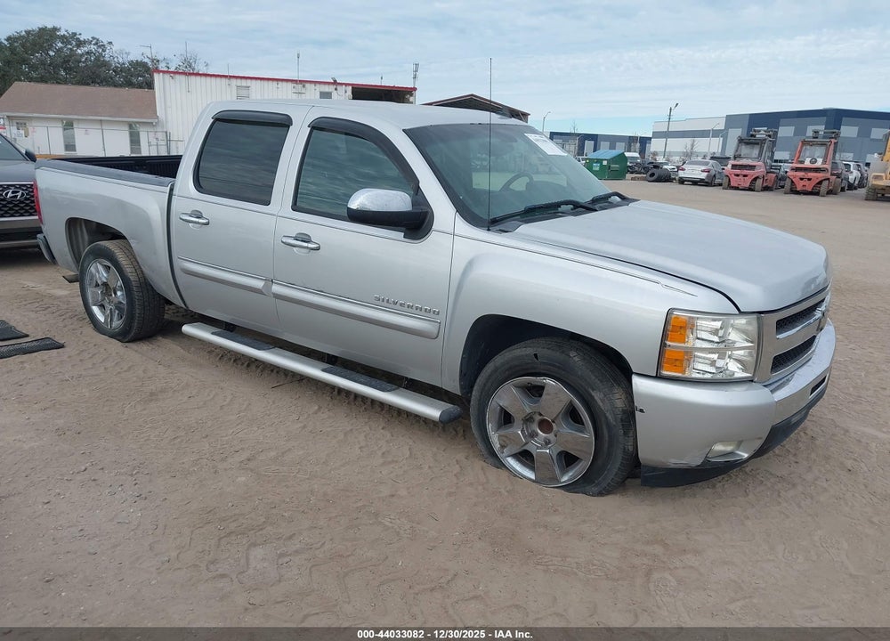 2011 CHEVROLET SILVERADO 1500 LT VIN: 3GCPCSE03BG353888