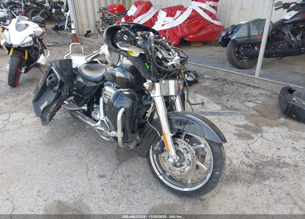 2012 HARLEY-DAVIDSON FLHXSE3 CVO STREET GLIDE VIN: 1HD1PZ835CB961607