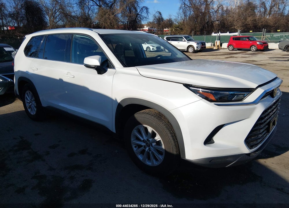 2024 TOYOTA GRAND HIGHLANDER XLE VIN: 5TDAAAB54RS056968