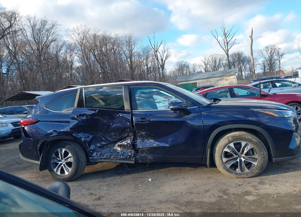 2023 TOYOTA HIGHLANDER XLE VIN: 5TDKDRBH6PS026520