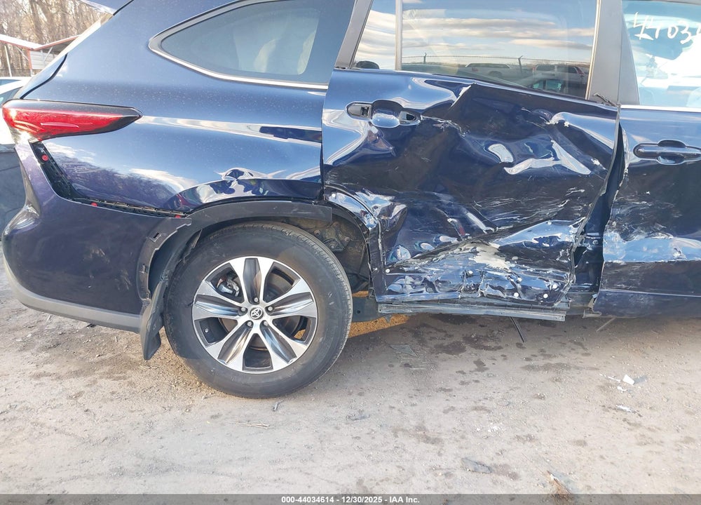 2023 TOYOTA HIGHLANDER XLE VIN: 5TDKDRBH6PS026520