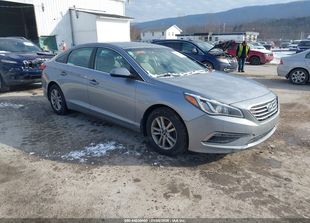 2015 HYUNDAI SONATA SE VIN: 5NPE24AF4FH149212