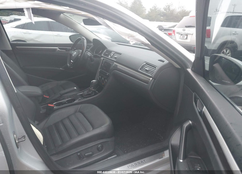 2017 VOLKSWAGEN PASSAT 1.8T SEL PREMIUM VIN: 1VWCT7A30HC038583