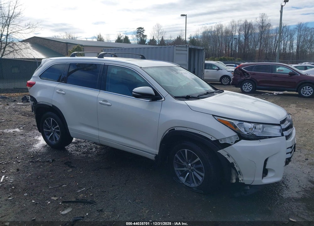 2017 TOYOTA HIGHLANDER XLE VIN: 5TDJZRFH0HS519019