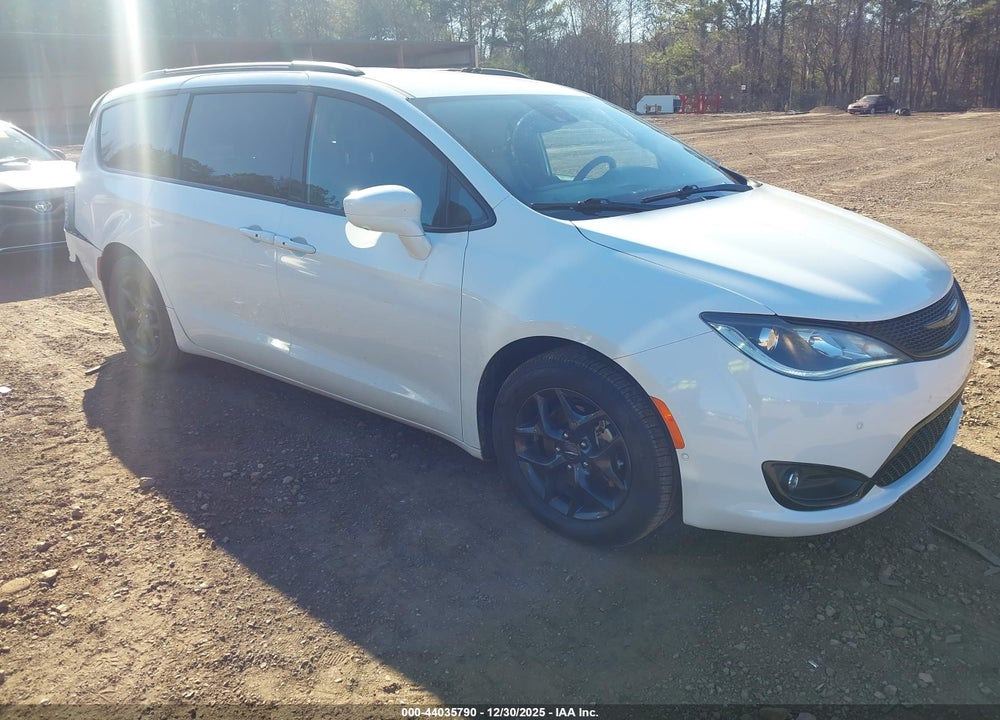 2019 CHRYSLER PACIFICA TOURING L PLUS VIN: 2C4RC1EG4KR617677