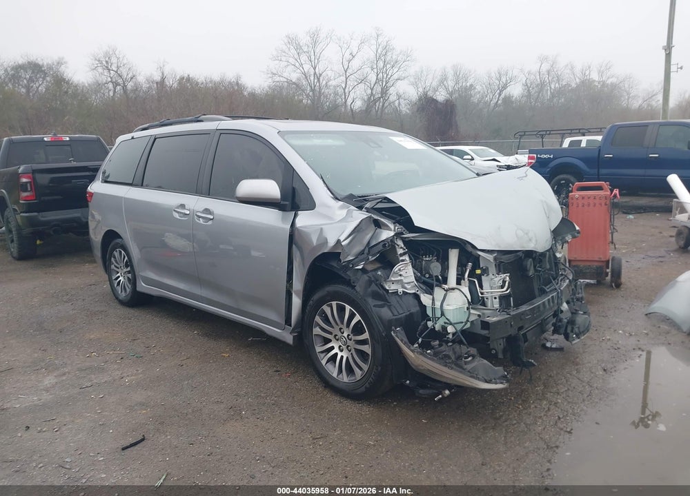 2018 TOYOTA SIENNA XLE 8 PASSENGER VIN: 5TDYZ3DCXJS935507