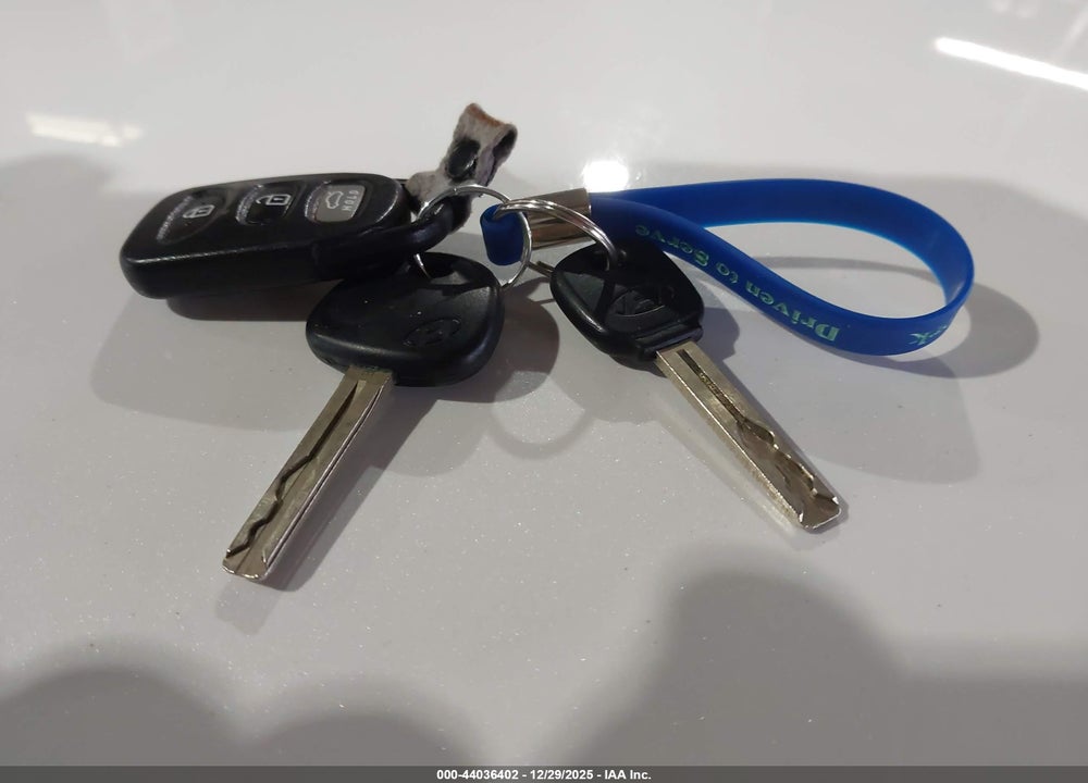 2013 HYUNDAI SONATA GLS VIN: 5NPEB4AC0DH801651
