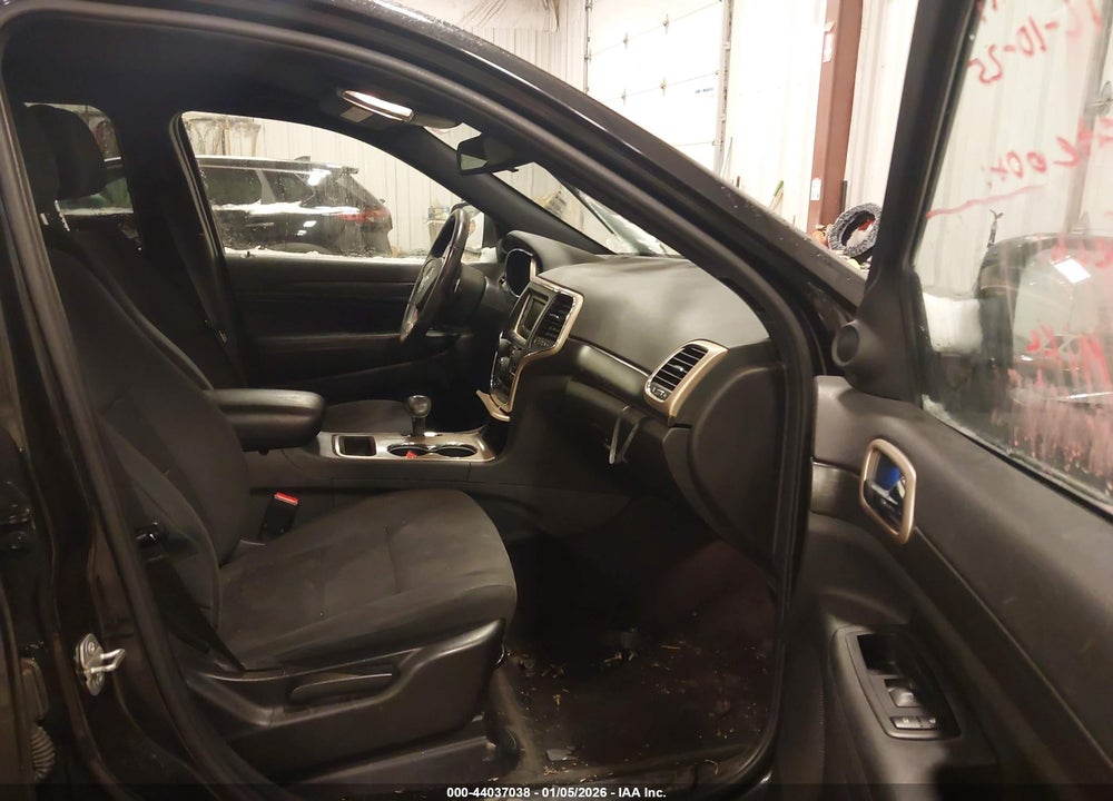 2015 JEEP GRAND CHEROKEE LAREDO VIN: 1C4RJFAG6FC923898