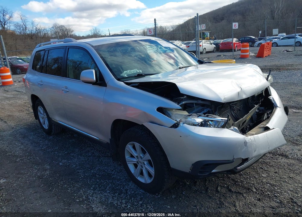 2013 TOYOTA HIGHLANDER BASE V6 VIN: 5TDBK3EH2DS204403