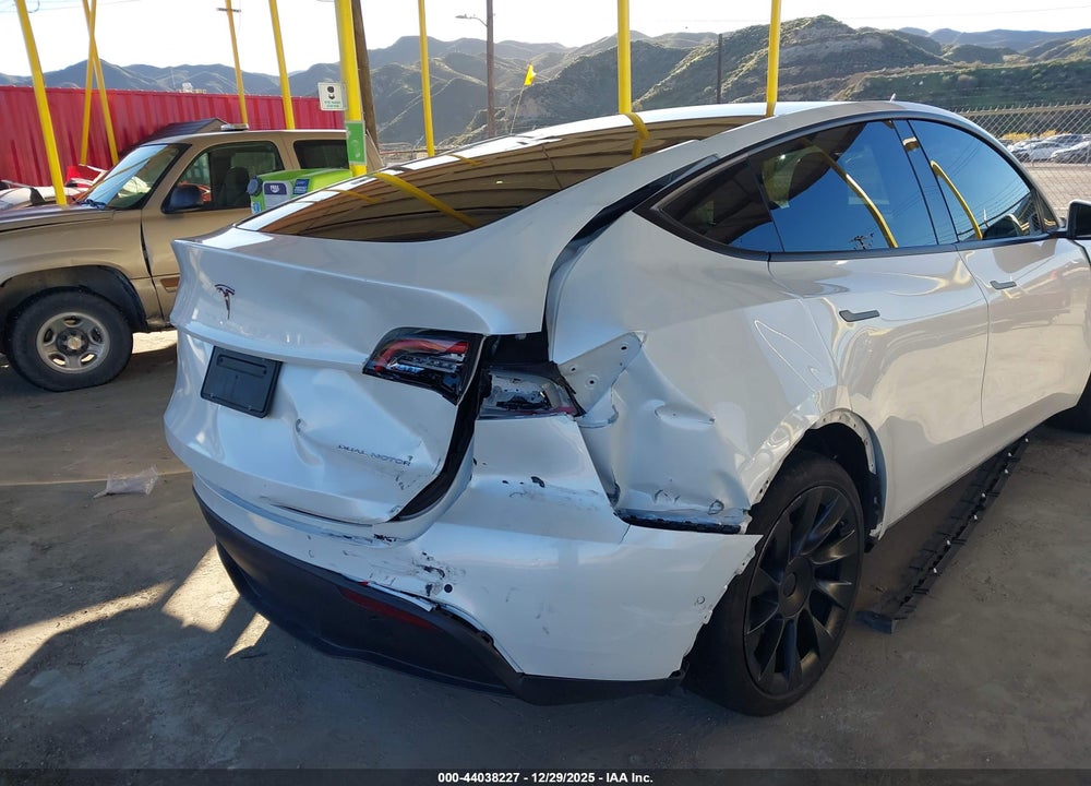 2021 TESLA MODEL Y LONG RANGE DUAL MOTOR ALL-WHEEL DRIVE VIN: 5YJYGDEEXMF213412
