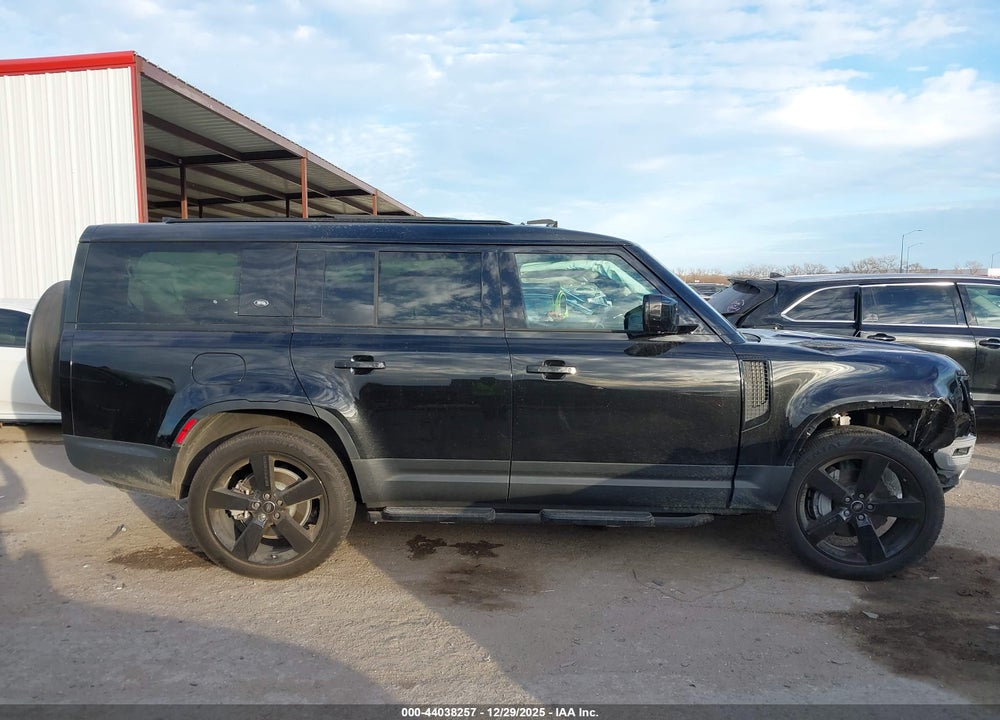 2024 LAND ROVER DEFENDER 130 P300 S VIN: SALEJFFU5R2338455