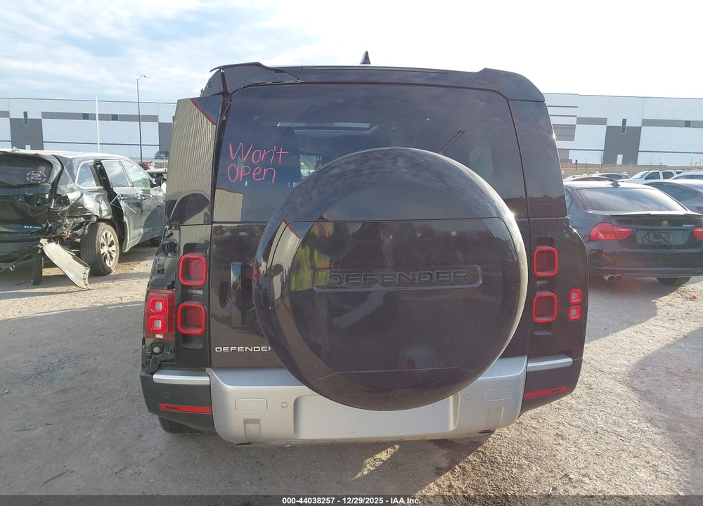 2024 LAND ROVER DEFENDER 130 P300 S VIN: SALEJFFU5R2338455
