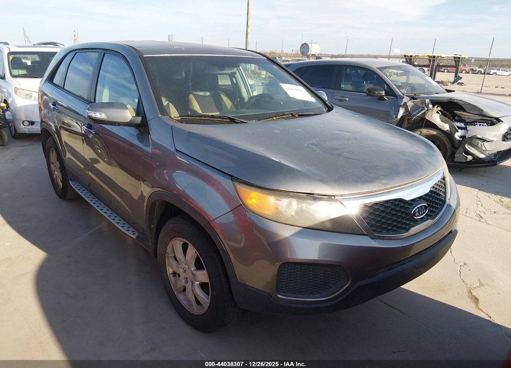 2011 KIA SORENTO LX VIN: 5XYKT3A15BG169548