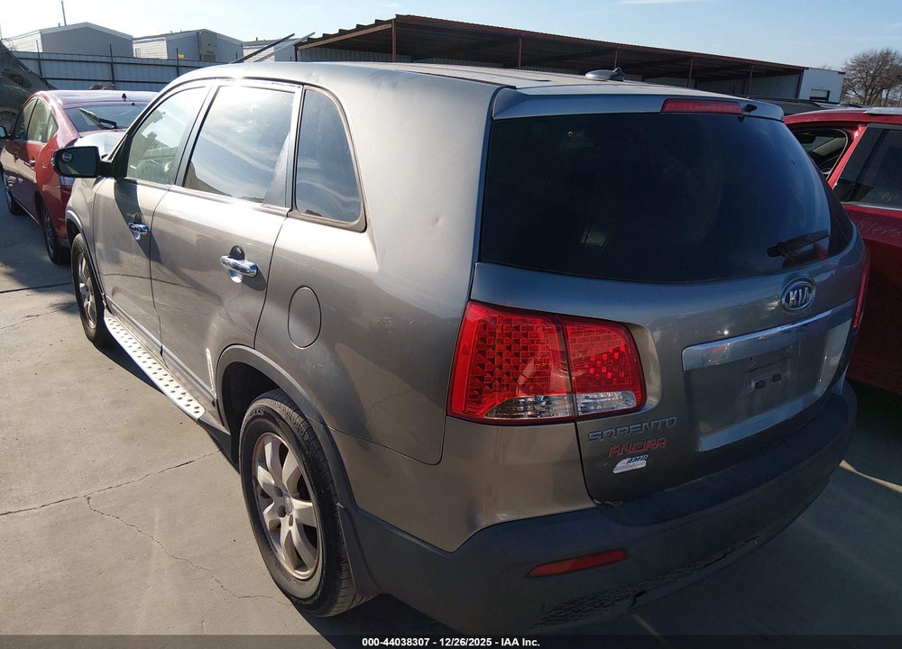 2011 KIA SORENTO LX VIN: 5XYKT3A15BG169548