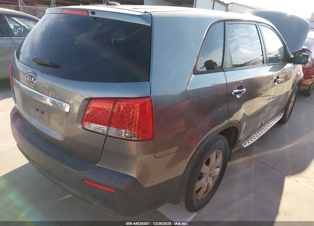 2011 KIA SORENTO LX VIN: 5XYKT3A15BG169548