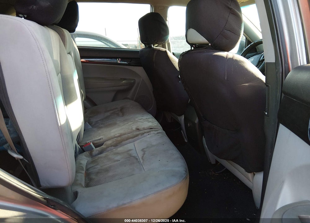 2011 KIA SORENTO LX VIN: 5XYKT3A15BG169548