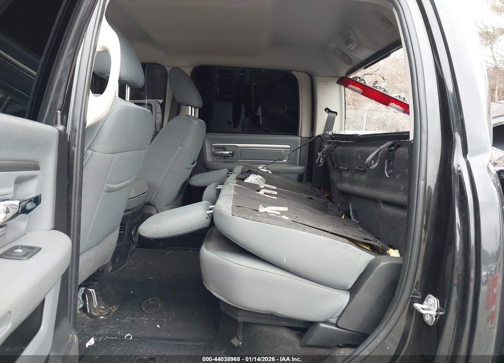 2018 RAM 3500 BIG HORN  4X4 6'4 BOX VIN: 3C63R3DL4JG103905