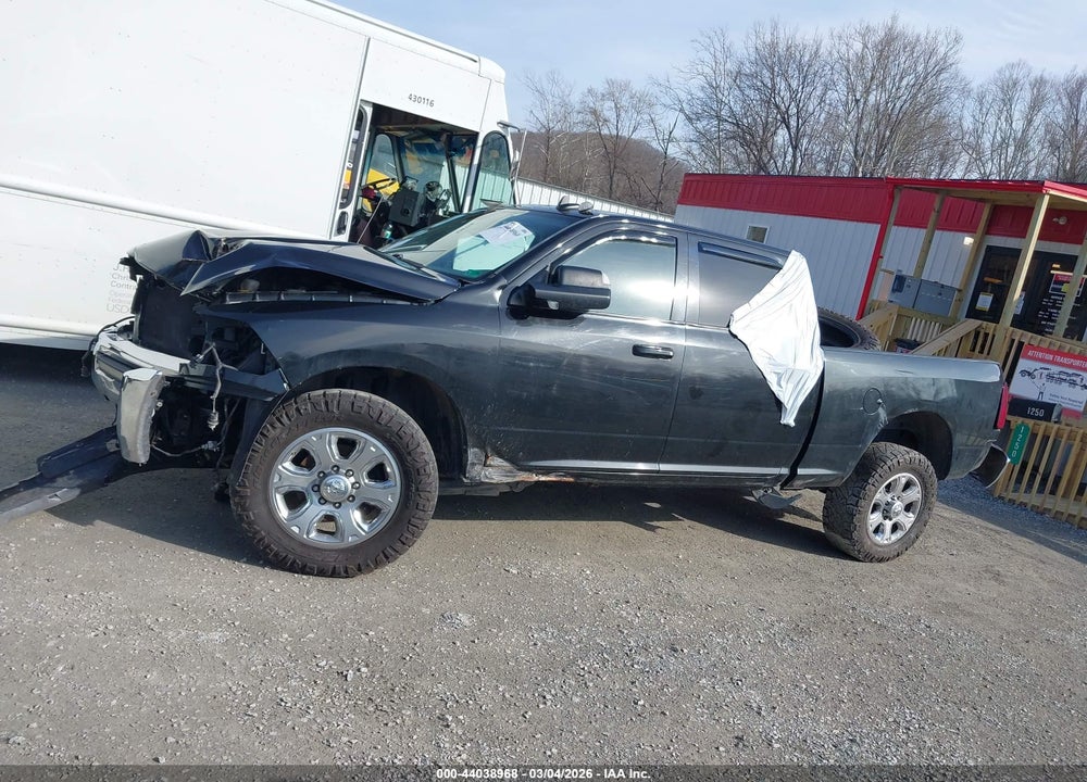 2018 RAM 3500 BIG HORN  4X4 6'4 BOX VIN: 3C63R3DL4JG103905