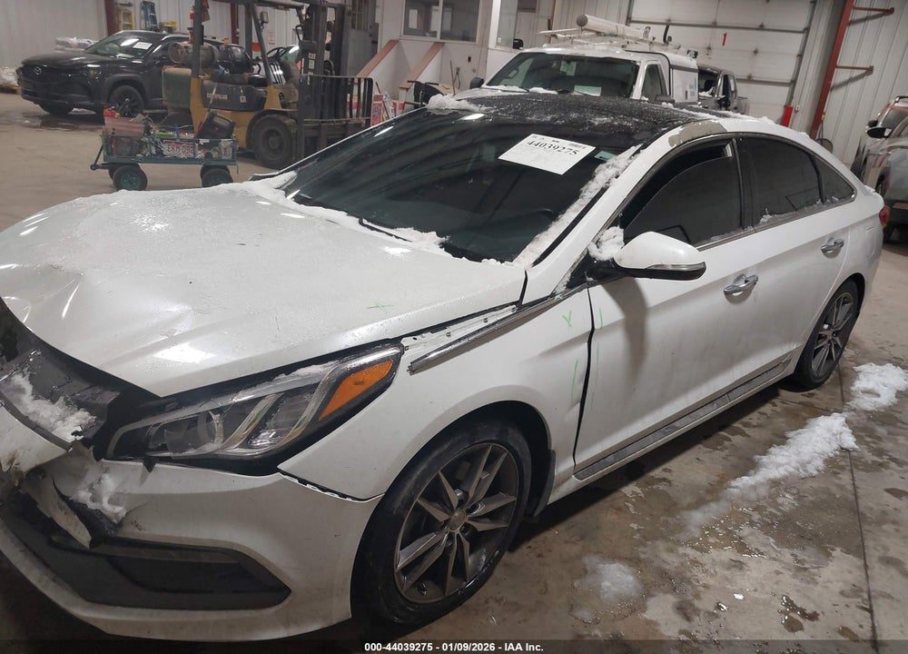 2015 HYUNDAI SONATA SPORT 2.0T VIN: 5NPE34AB7FH084897