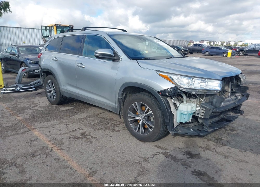 2019 TOYOTA HIGHLANDER LE VIN: 5TDZZRFH3KS297215
