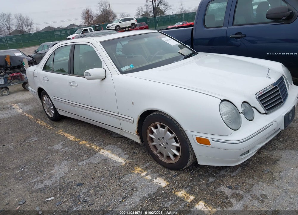 2000 MERCEDES-BENZ E 320 VIN: WDBJF65J7YB121100