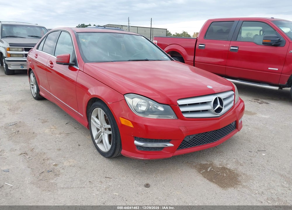 2013 MERCEDES-BENZ C 250 LUXURY/SPORT VIN: WDDGF4HB1DA774452