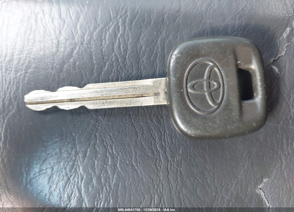 2004 TOYOTA RAV4 VIN: JTEGD20V740023707