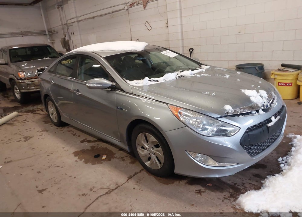 2015 HYUNDAI SONATA HYBRID VIN: KMHEC4A47FA131124