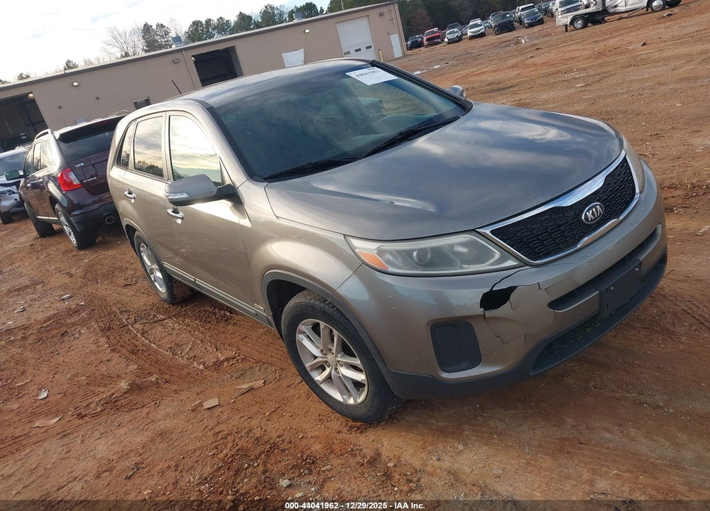 2014 KIA SORENTO LX VIN: 5XYKTCA6XEG445108