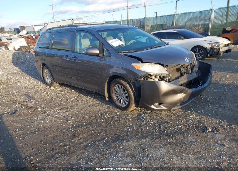 2012 TOYOTA SIENNA XLE V6 8 PASSENGER VIN: 5TDYK3DC1CS177158