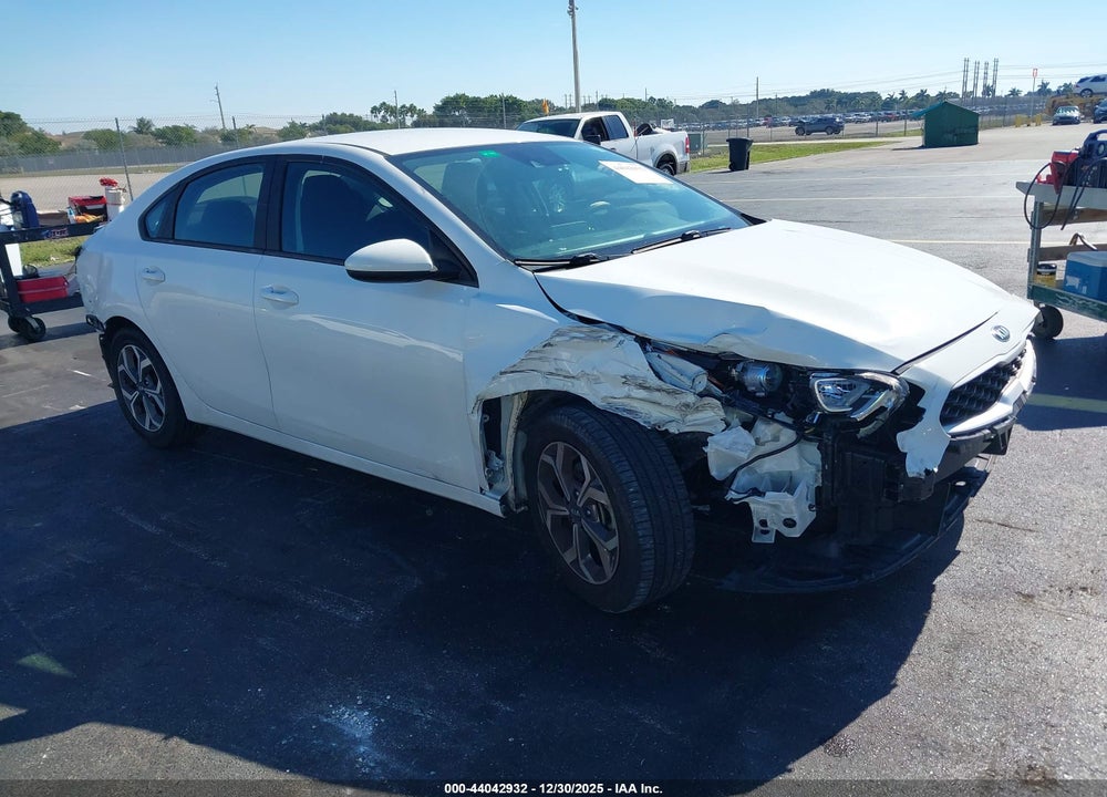 2019 KIA FORTE LXS VIN: 3KPF24AD0KE120646