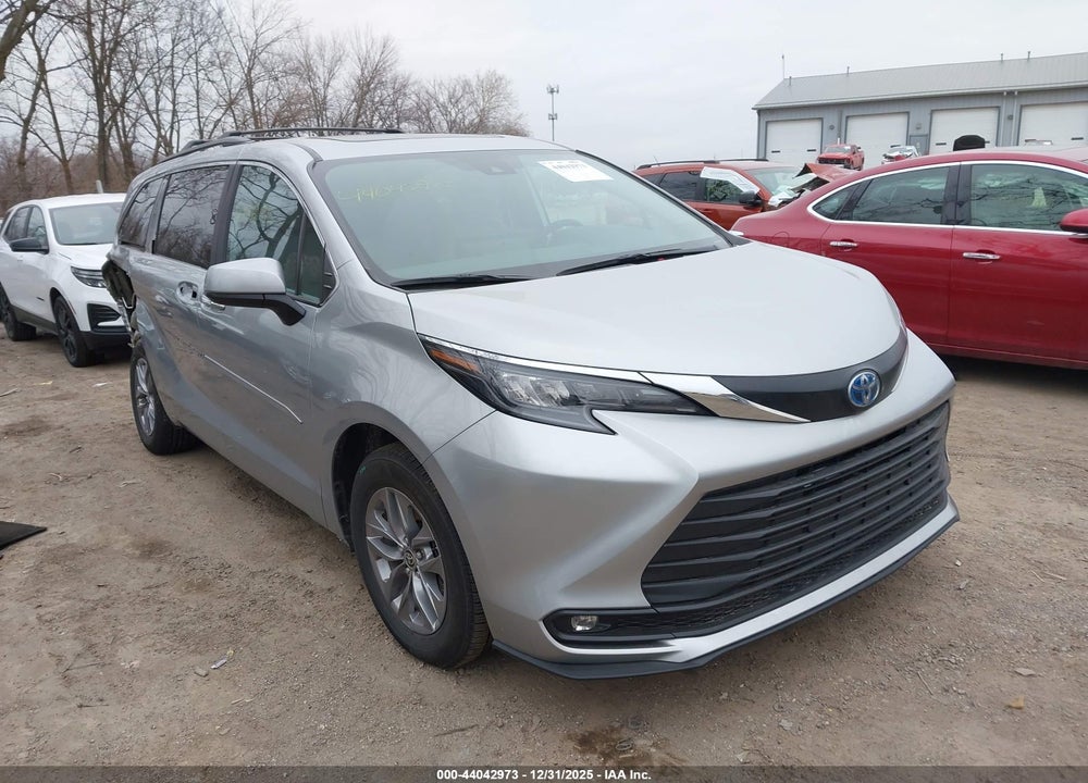 2025 TOYOTA SIENNA XLE VIN: 5TDYSKFC6SS165125