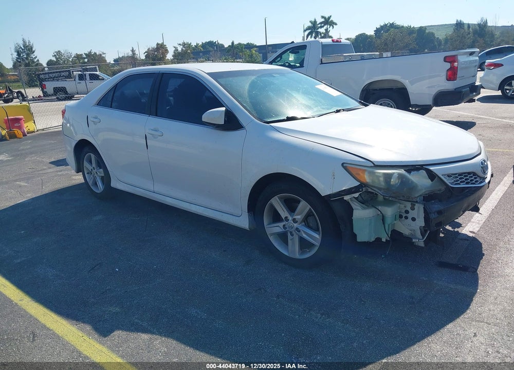 2014 TOYOTA CAMRY SE VIN: 4T1BF1FK5EU393401