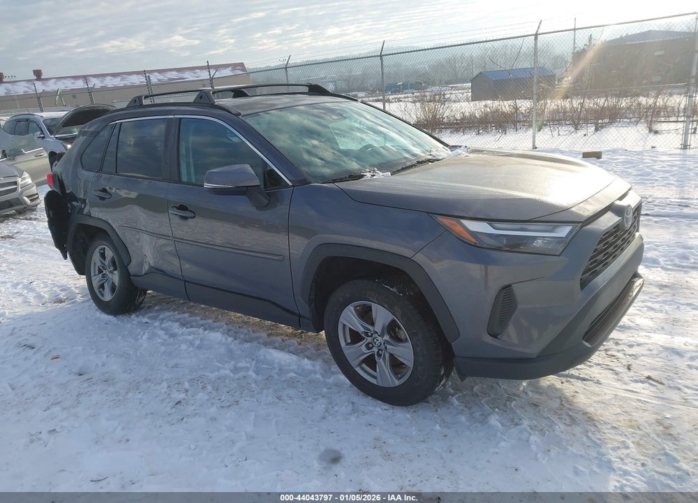 2022 TOYOTA RAV4 XLE VIN: 2T3P1RFV1NC268627