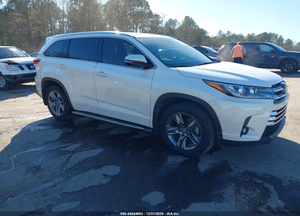 2017 TOYOTA HIGHLANDER LIMITED PLATINUM VIN: 5TDYZRFH3HS201457