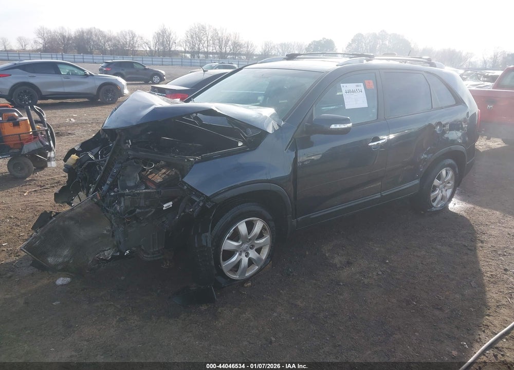 2013 KIA SORENTO LX VIN: 5XYKT4A62DG352037