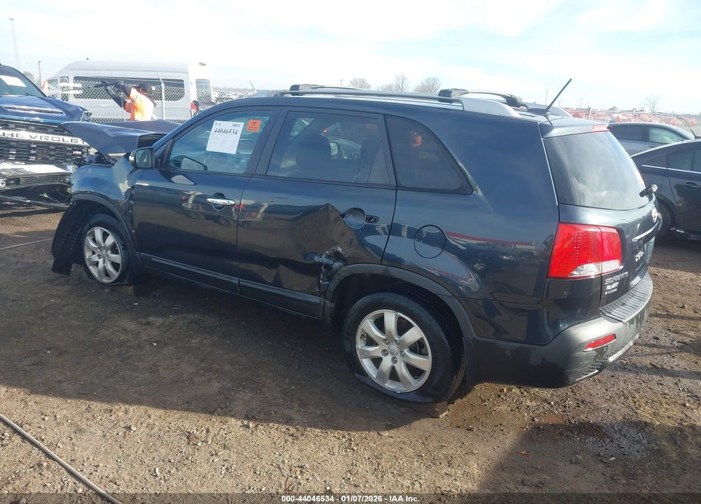 2013 KIA SORENTO LX VIN: 5XYKT4A62DG352037
