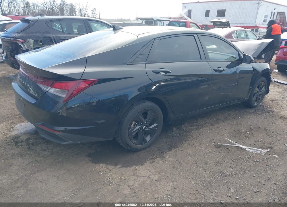 2021 HYUNDAI ELANTRA SEL VIN: KMHLM4AG2MU120526
