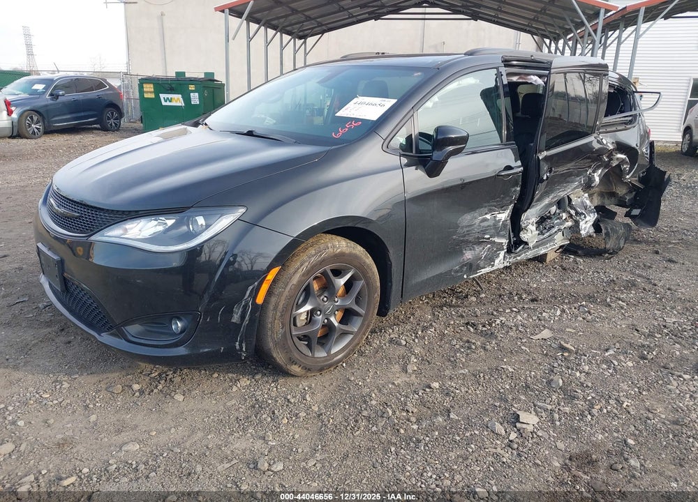 2018 CHRYSLER PACIFICA TOURING L VIN: 2C4RC1BG0JR274319