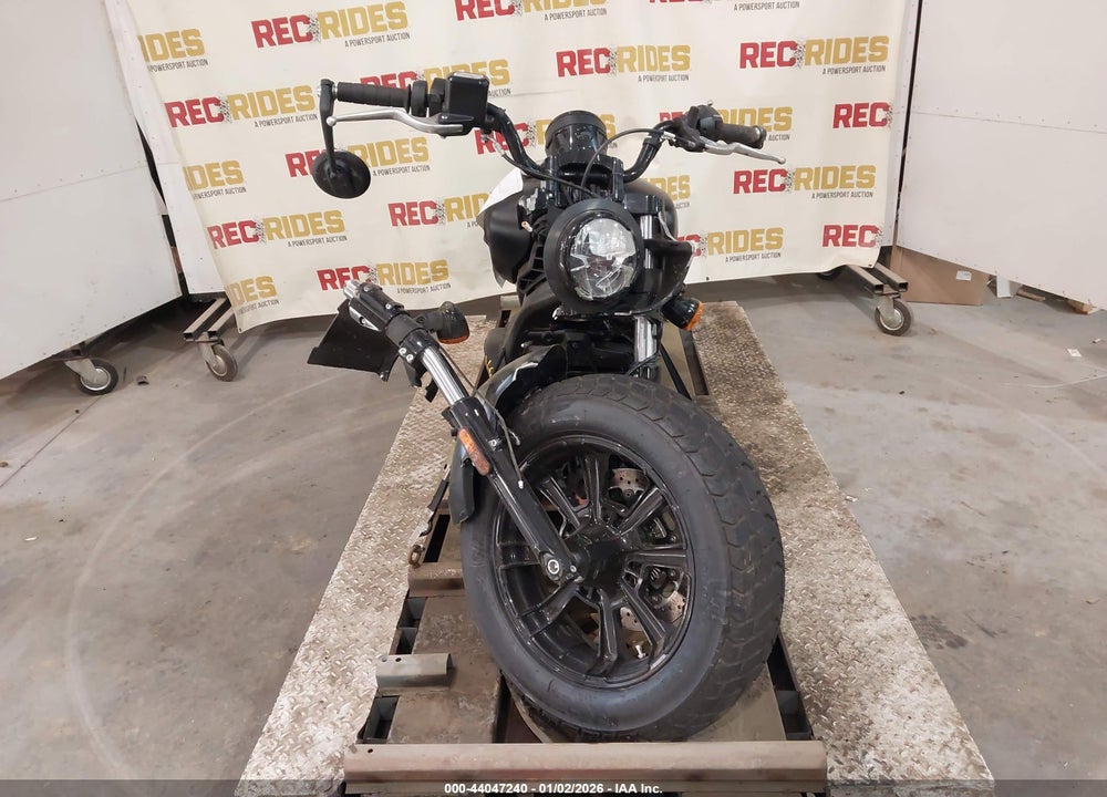 2025 INDIAN MOTORCYCLE CO. SCOUT BOBBER LIMITED +TECH VIN: 56KSBF768S3026051