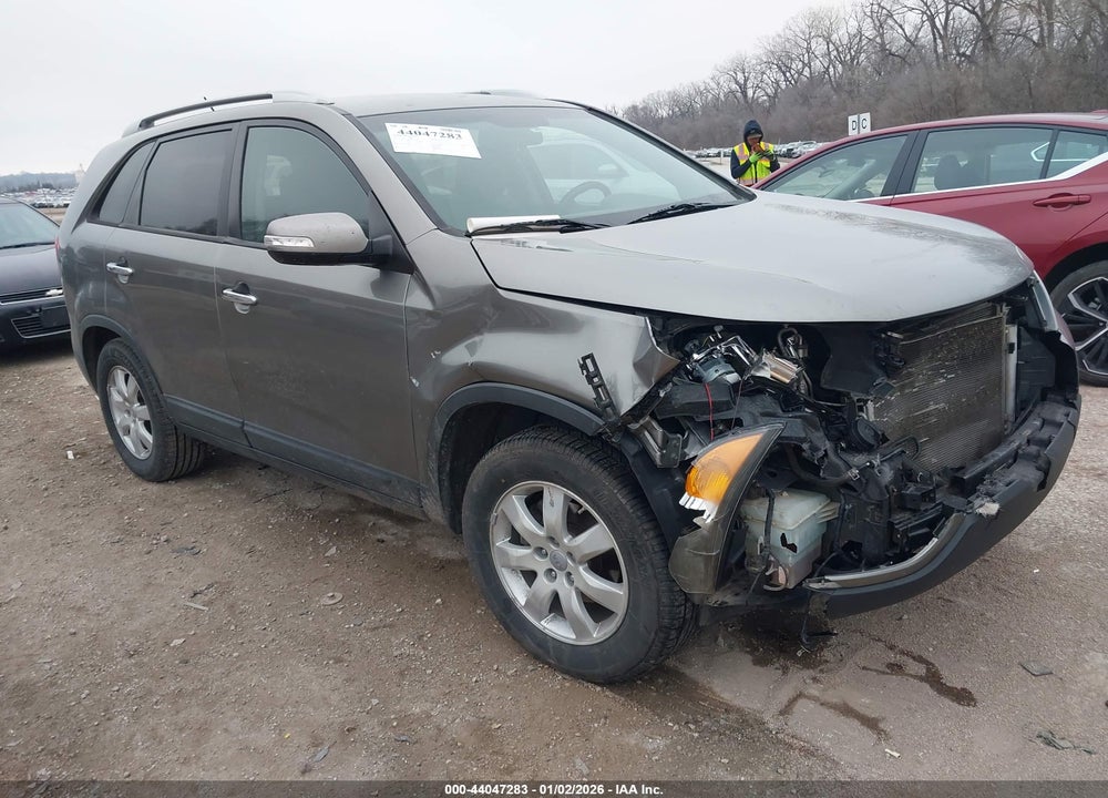2013 KIA SORENTO LX VIN: 5XYKT3A61DG361158