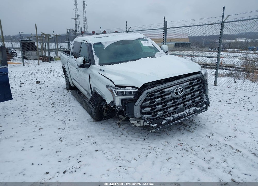 2025 TOYOTA TUNDRA HYBRID PLATINUM HYBRID CREWMAX 5.5' BED VIN: 5TFNC5DB6SX104539