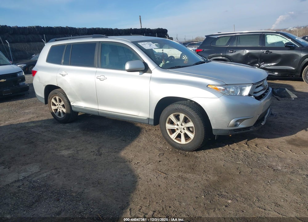 2011 TOYOTA HIGHLANDER BASE V6 VIN: 5TDBK3EH1BS087491