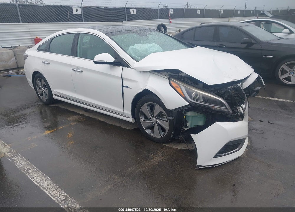 2016 HYUNDAI SONATA HYBRID LIMITED VIN: KMHE34L13GA009610