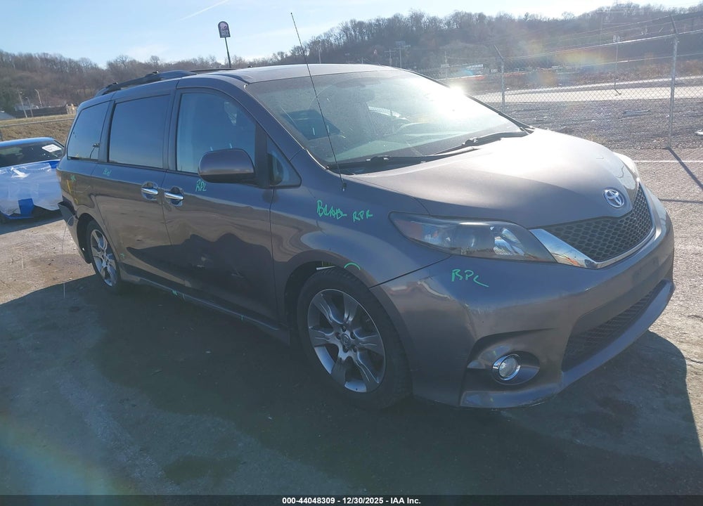 2014 TOYOTA SIENNA SE 8 PASSENGER VIN: 5TDXK3DC6ES518200
