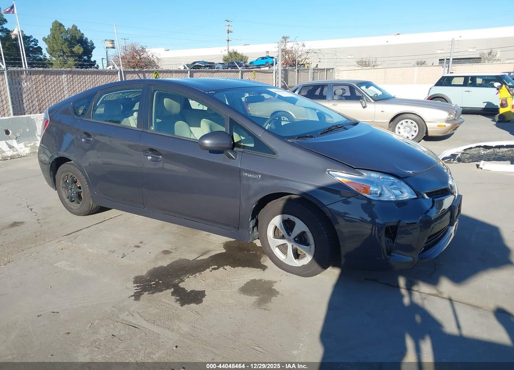 2015 TOYOTA PRIUS TWO VIN: JTDKN3DU5F1892581