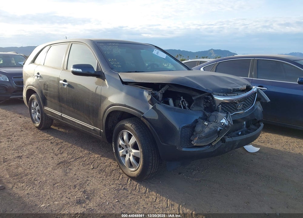 2013 KIA SORENTO LX VIN: 5XYKT3A12DG313320