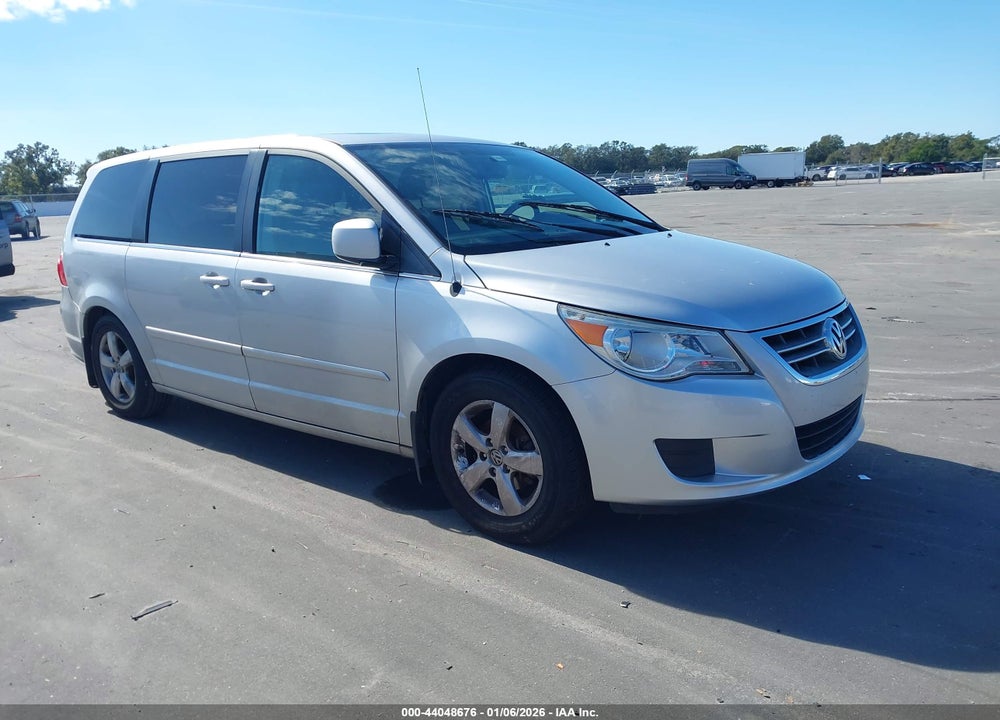 2010 VOLKSWAGEN ROUTAN SEL VIN: 2V4RW5DX4AR204386