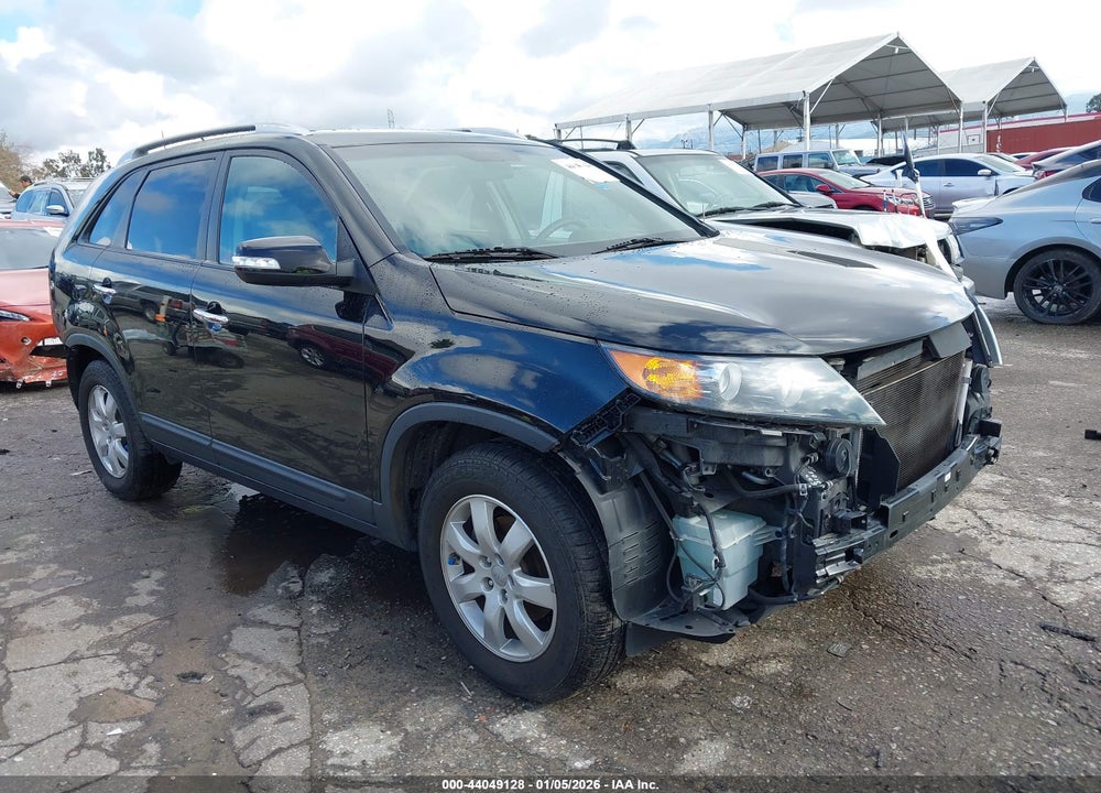 2013 KIA SORENTO LX V6 VIN: 5XYKT4A28DG348622